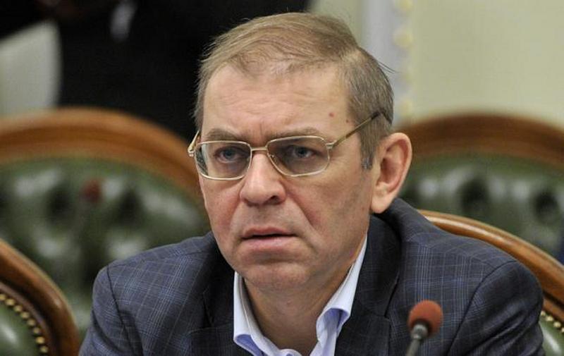 Народный депутат Пашинский выстрелил в ногу мужчине, который якобы напал на него с бутылкой 1