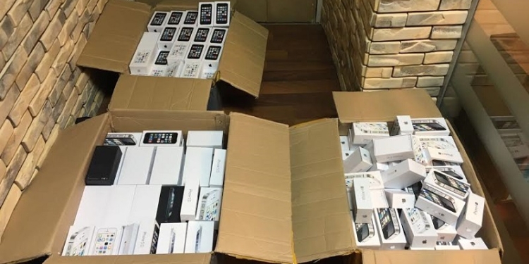 Налоговики изымают iPhone из интернет-магазинов