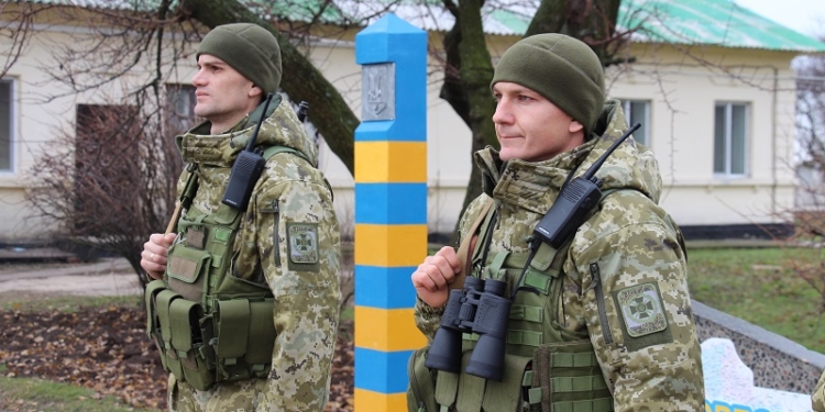 Шел пешком в Ялту. Задержанный на границу с Крымом иностранец оказался не иностранцем