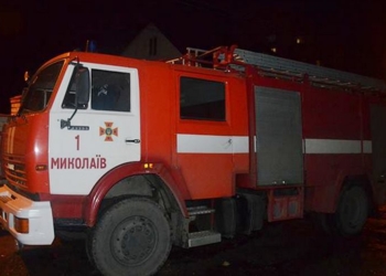 В Николаеве горело общежитие: 9 детей спасали пожарные
