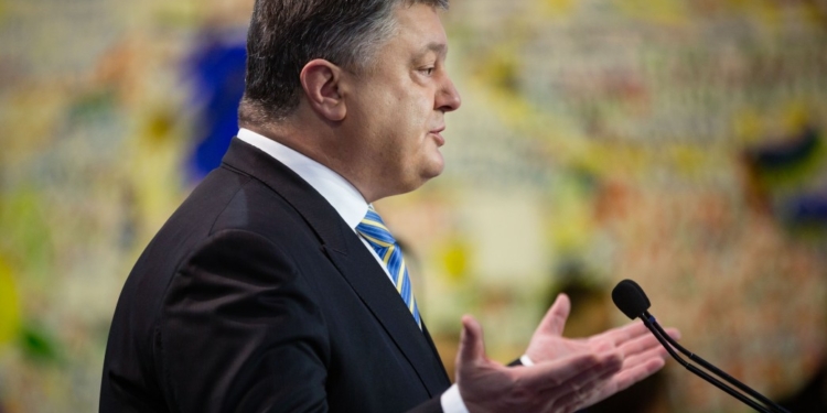 “Европеизация пока не коснулась уровня жизни”. Президент выступил на торжествах по случаю Дня Достоинства и Свободы