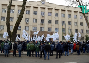 В центр Николаева вернется тишина? Начальник областной налоговой встретился с представителем митингующего “Прометея”