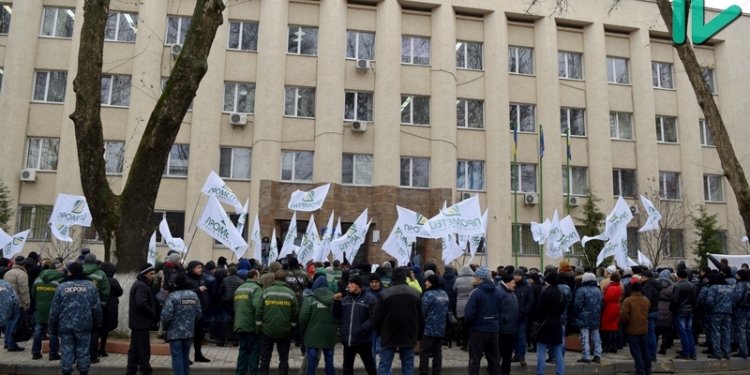 В центр Николаева вернется тишина? Начальник областной налоговой встретился с представителем митингующего “Прометея”