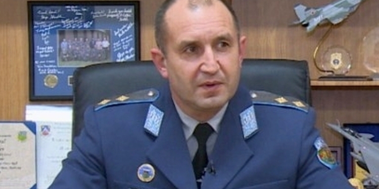 На выборах президента Болгарии лидирует социалист Румен Радев – экзит-полы