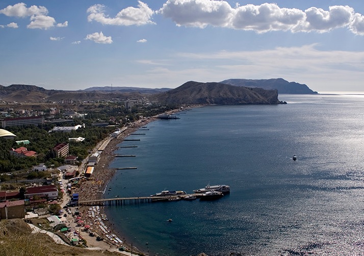 В Крыму все побережье Судака покрыто мазутом, местных жителей просят на пляж не выходить 1