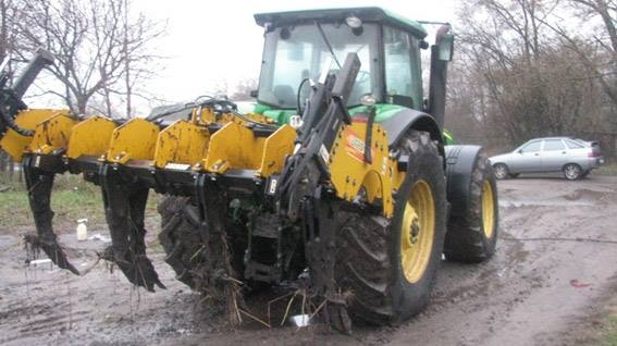 В Николаевской области угнали трактор. Но только до ворот