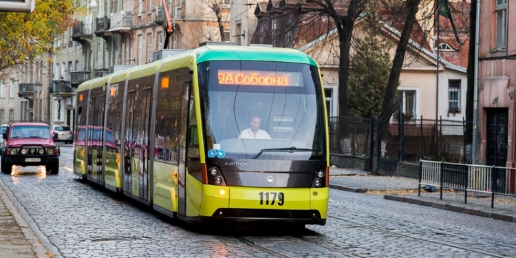 Во Львове планируют сделать круглосуточным трамвайный маршрут на крупнейший жилмассив города