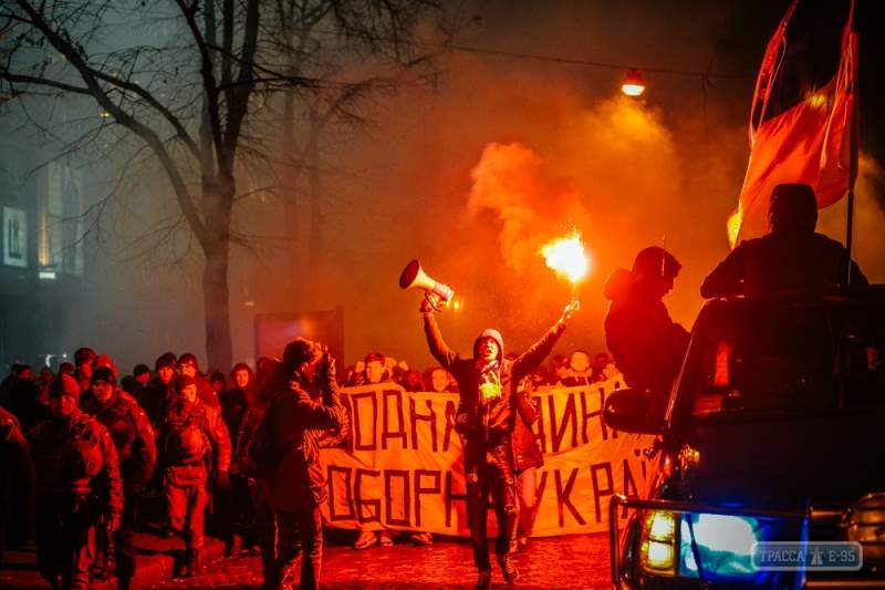 Футбольные ультрас устроили "огненный" марш в Одессе 1