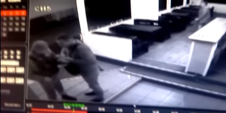 В Житомире полицейские в местном стрип-клубе устроили драку со стрельбой