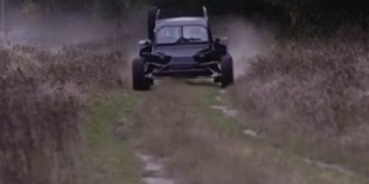 Сконструирован за счет волонтеров: в интернете появилось видео легкого штурмового автомобиля “Пегас-2” для ВСУ