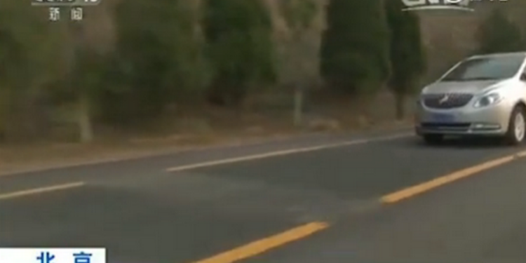 Китайцы в Пекине построили автодорогу, “поющую” “Оду Родине”