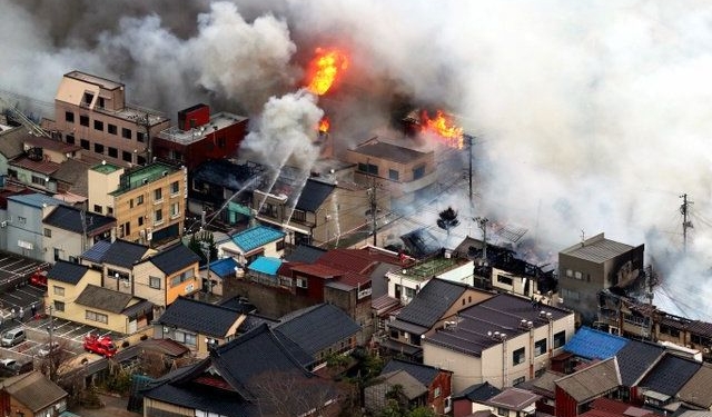 В Японии загорелся китайский ресторан. А потом еще 140 домов