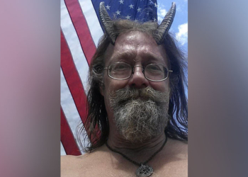 Его не послали перефотографироваться: у языческого священника на удостоверении водителя – фото с рогами