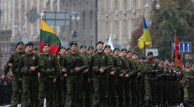 Великобритания будет обучать украинских военных еще один год