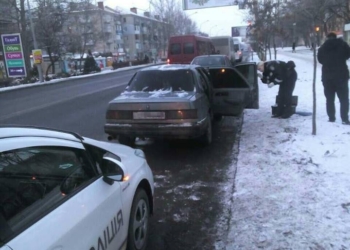 Якобы задолжал: у жителя Николаева под угрозой пистолета угнали авто