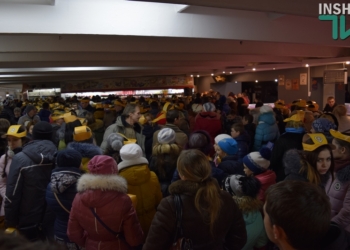 В николаевском супермаркете пытались поставить рекорд по массовому исполнению колядки