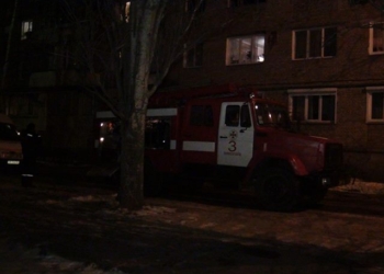 В Николаеве спасателям пришлось уговаривать мужчину покинуть место пожара