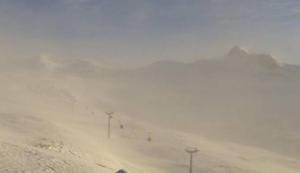 На канатной дороге в Италии застряли 130 туристов-лыжников