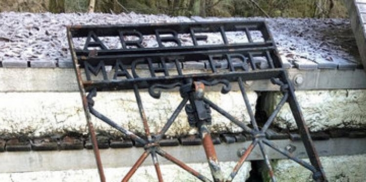 Украденные 2 года назад ворота из концлагеря в Дахау найдены в Норвегии?