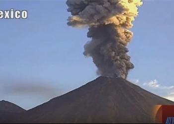 Колима разбушевался: в Мексике извергается «Огненный вулкан»