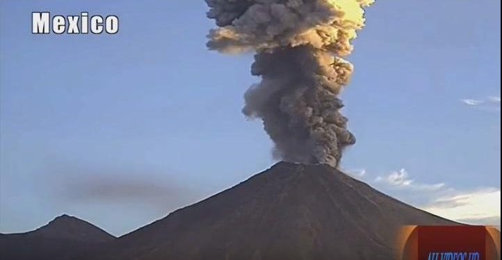 Колима разбушевался: в Мексике извергается «Огненный вулкан»