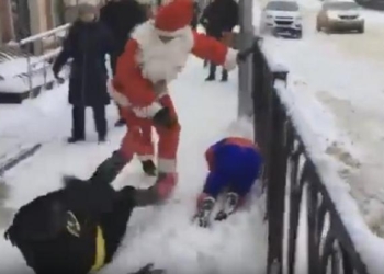 Кто круче – Санта, Бэтмен или Человек-Паук? В Казани прямо на улице это и выяснили