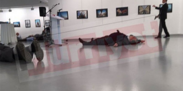 Турецким журналистам запретили освещать новости об убийстве российского посла в Турции