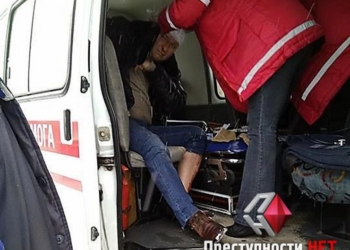 Трое неизвестных в масках Дедов Морозов избили палками депутата Николаевского облсовета Барну. Обновлено