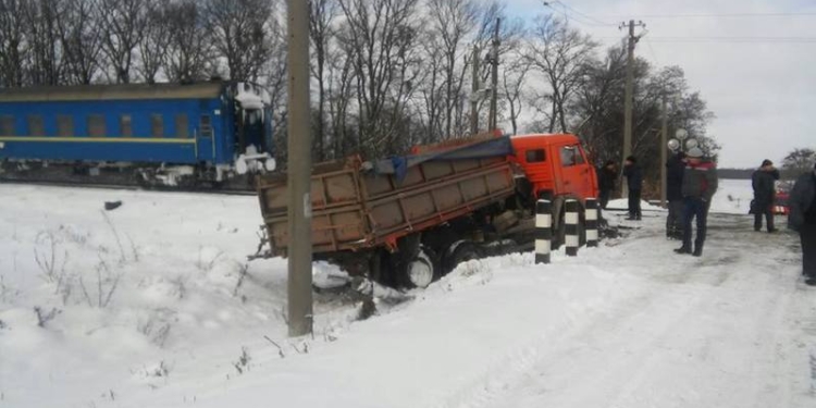 Поезд “Хмельницкий – Москва” столкнулся с КамАЗом