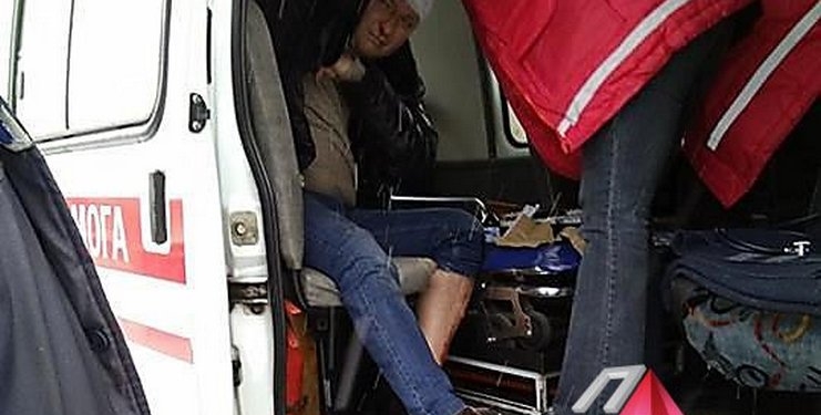 Трое неизвестных в масках Дедов Морозов избили палками депутата Николаевского облсовета Барну. Обновлено