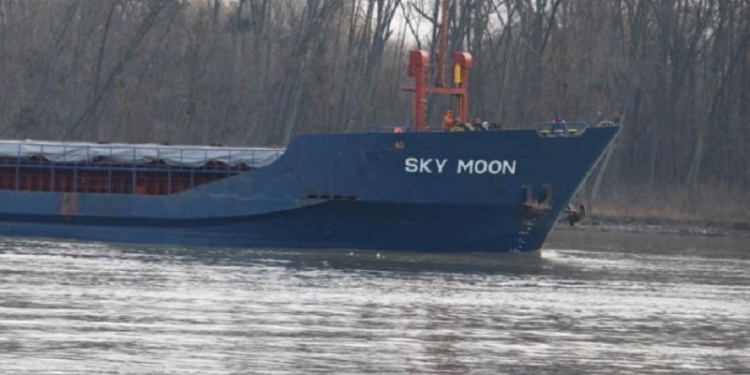 Пограничники задержали турецкое судно, заходившее в Крым, – во время конвоирования в Рени капитан пытался бросить его на мель