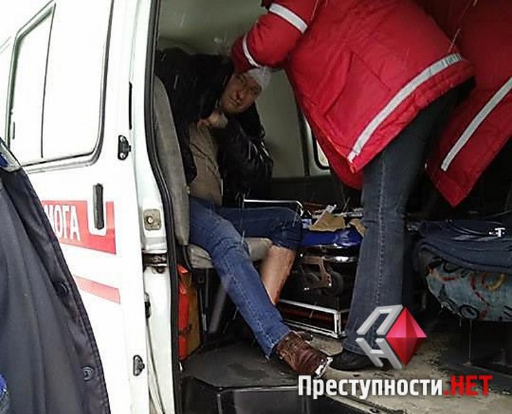 Трое неизвестных в масках Дедов Морозов избили палками депутата Николаевского облсовета Барну. Обновлено 3
