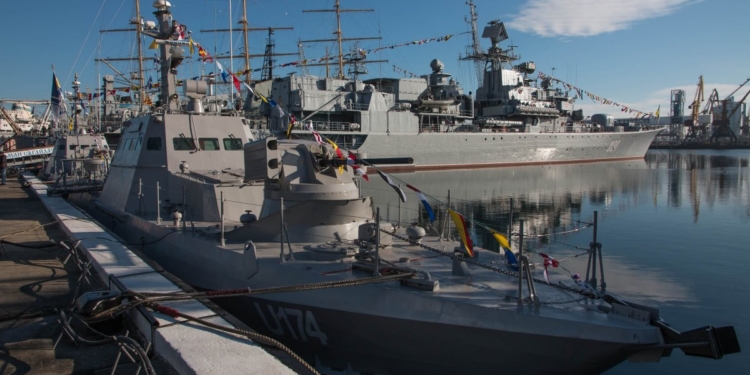 ВМС Украины получили малые бронированные артиллерийские катера