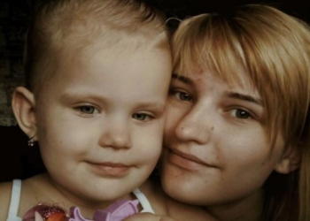 Ненормальную мамашу из Николаева, оставившую малолетних детей одних на 9 дней, подруги подозревают в умышленном убийстве