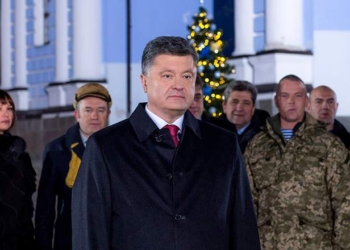 Год закончился, следующий будет лучше. Порошенко поздравил страну с Новым годом