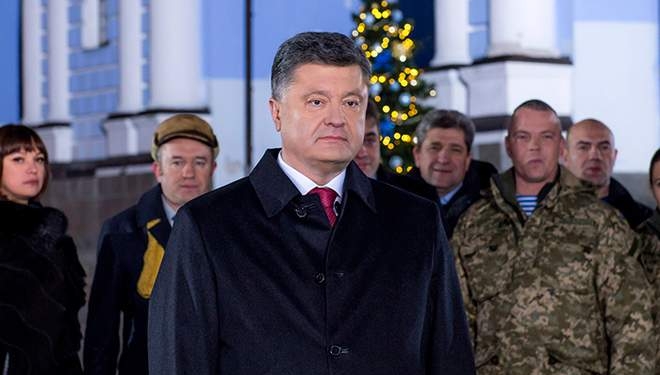 Год закончился, следующий будет лучше. Порошенко поздравил страну с Новым годом