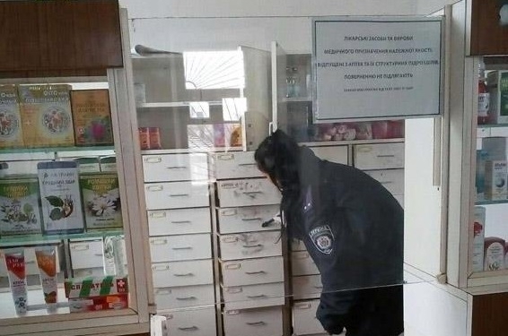 В Николаевской области обворовали аптеку – унесли лекарства и 200 грн.