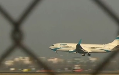 В Польше самолет совершил вынужденную посадку – в двигатель попала птица