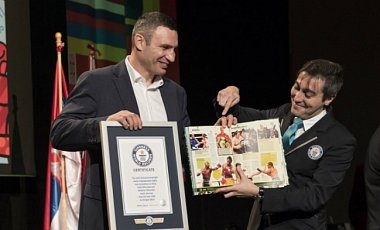 Мэра Киева признали “вечным чемпионом” по версии WBC