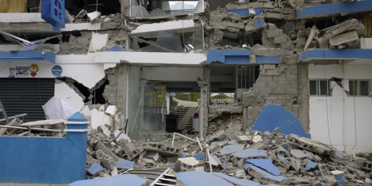 В Эквадоре из-за землетрясения магнитудой 5,7 баллов погибли трое человек, 700 семей покинули свои дома