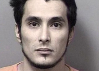 Хозяину дома во Флориде не позавидуешь: утром его дверь пытался взломать голый незнакомец с брюками на руках