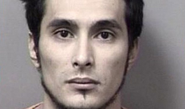 Хозяину дома во Флориде не позавидуешь: утром его дверь пытался взломать голый незнакомец с брюками на руках