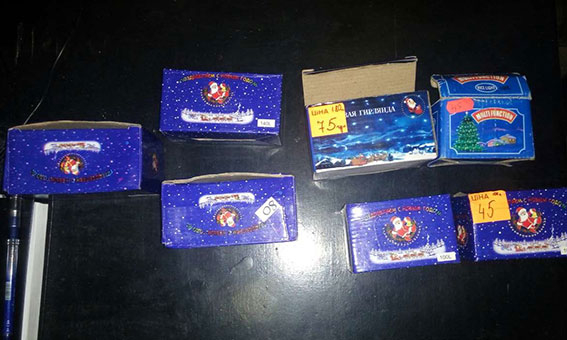 Новогодняя мишура: в Николаеве у одного реализатора изъяли нелегальную пиротехнику, а другому вернули украденные гирлянды