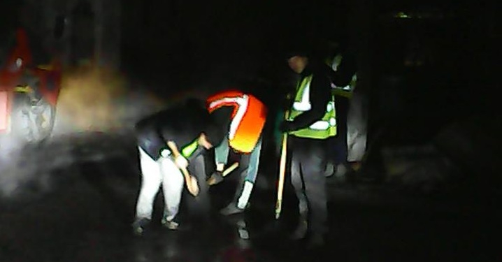 Николаевские “оппозиционеры” занялись делом – составили акт о некачественном ремонте дороги