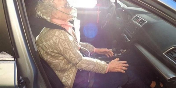 В США спасенная полицейскими замерзшая женщина оказалась… манекеном