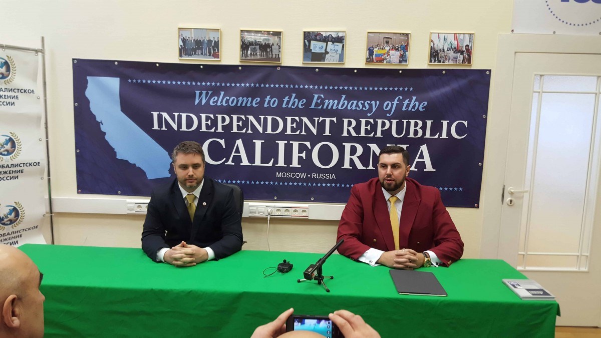 Готовят гумконвой? В Москве открыли посольство “независимой Калифорнии”