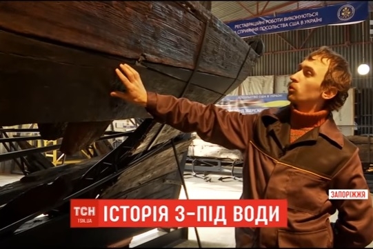 История из-под воды. В Запорожье реставрировали старинную казацкую лодку, поднятую со дна реки