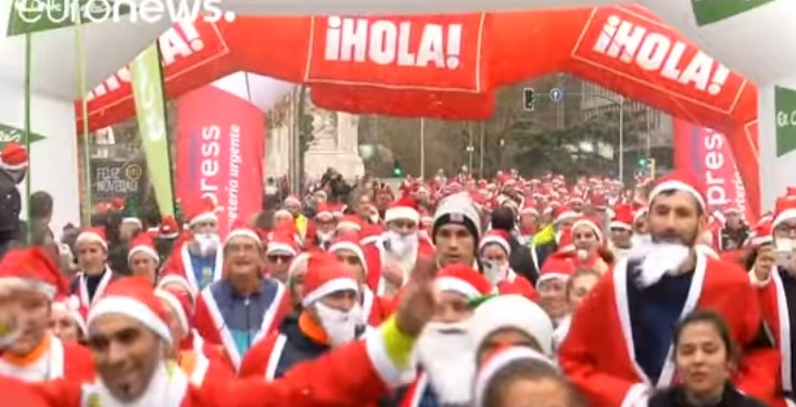 Беги, Дед Мороз, беги! В Испании устроили забег против склероза