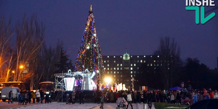 «И с прекрасным настроеньем Петуха встречает год»: в Николаеве зажгли Главную городскую елку