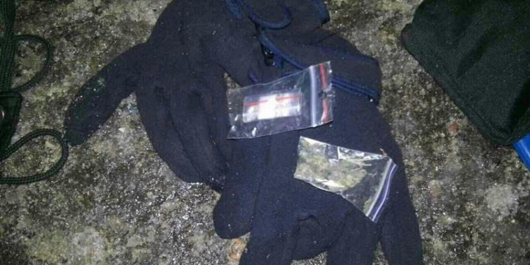 В Николаеве мужчина хотел спрятаться от патрульных – его задержали и нашли наркотики